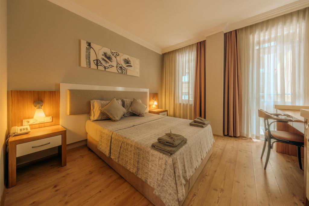 Standart Oda, Cadde Manzaralı (Balkonlu)