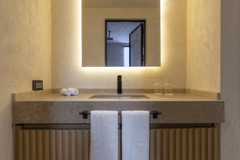 Suit Loft Oda, Havuz Manzaralı