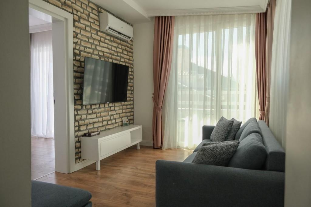 Family Room, City View (Balcony, Terrace)