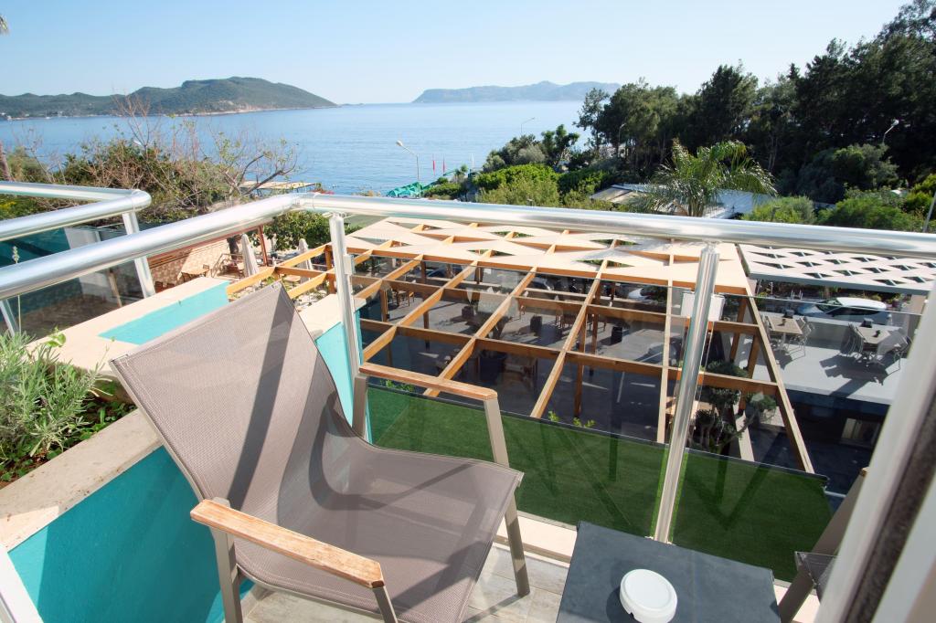 Triple,deniz Manzaralı,balkonlu