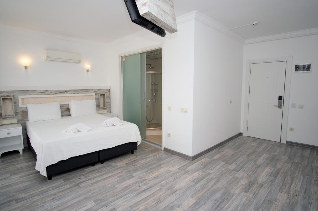 Triple,kısmi Deniz Manzaralı,balkonlu