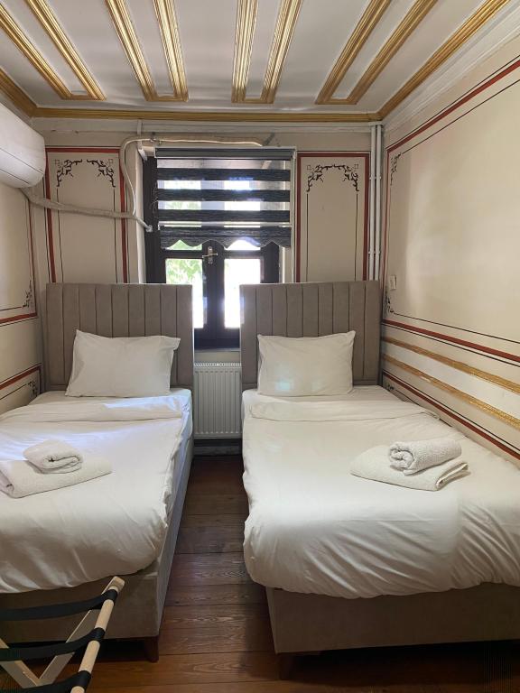 Economy Room, Viewless