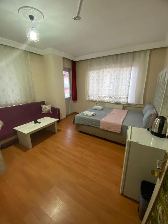 Balkonlu Kale Manzarali