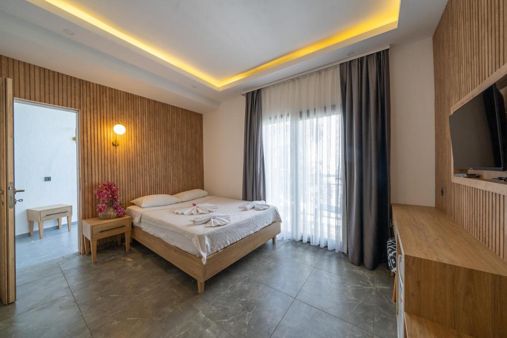 Suit Oda,Havuz Manzaralı,Balkonlu