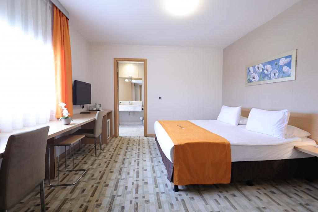Standart Oda,Şehir Manzaralı
