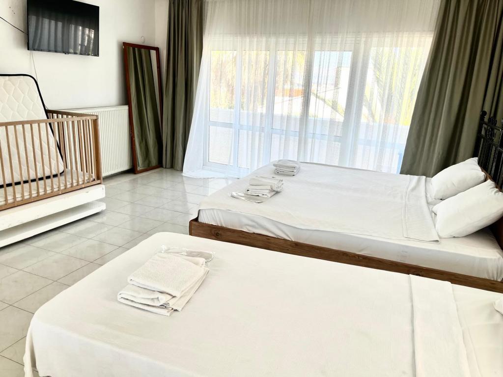 Aile Suiti,Çeşme Marina Manzaralı,2. Kat Balkonlu