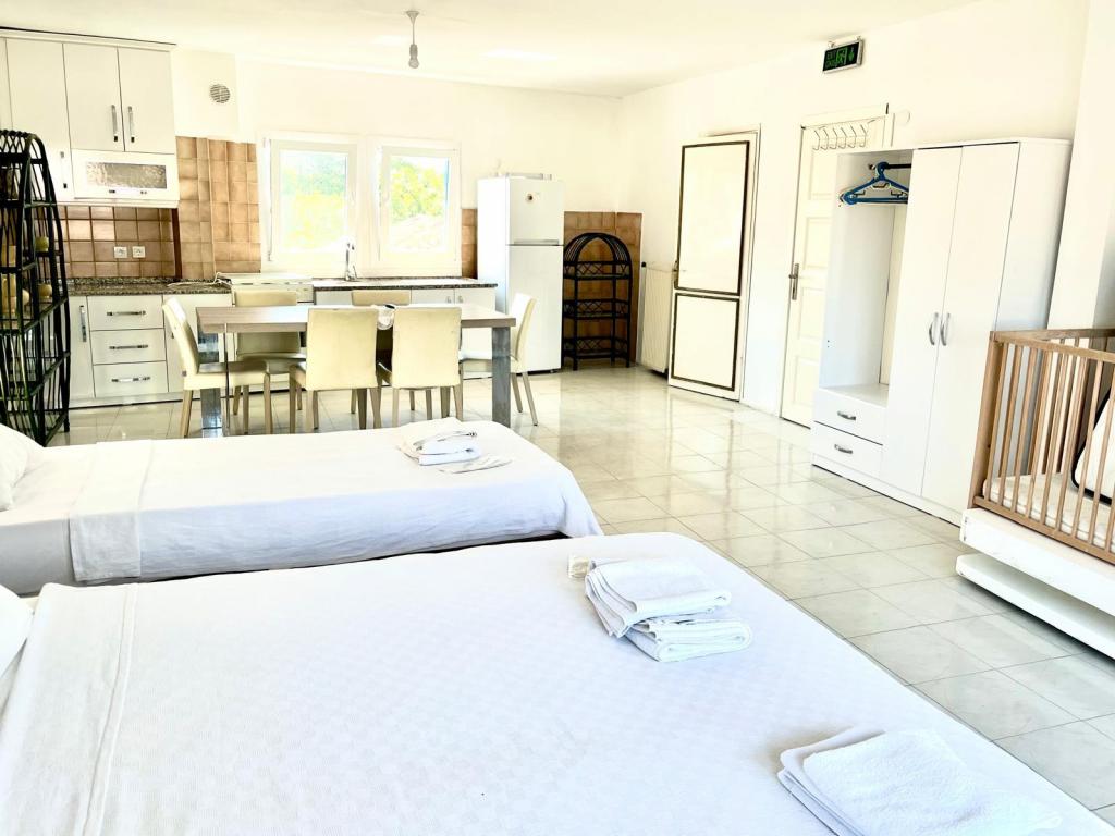 Aile Suiti,Çeşme Marina Manzaralı,2. Kat Balkonlu