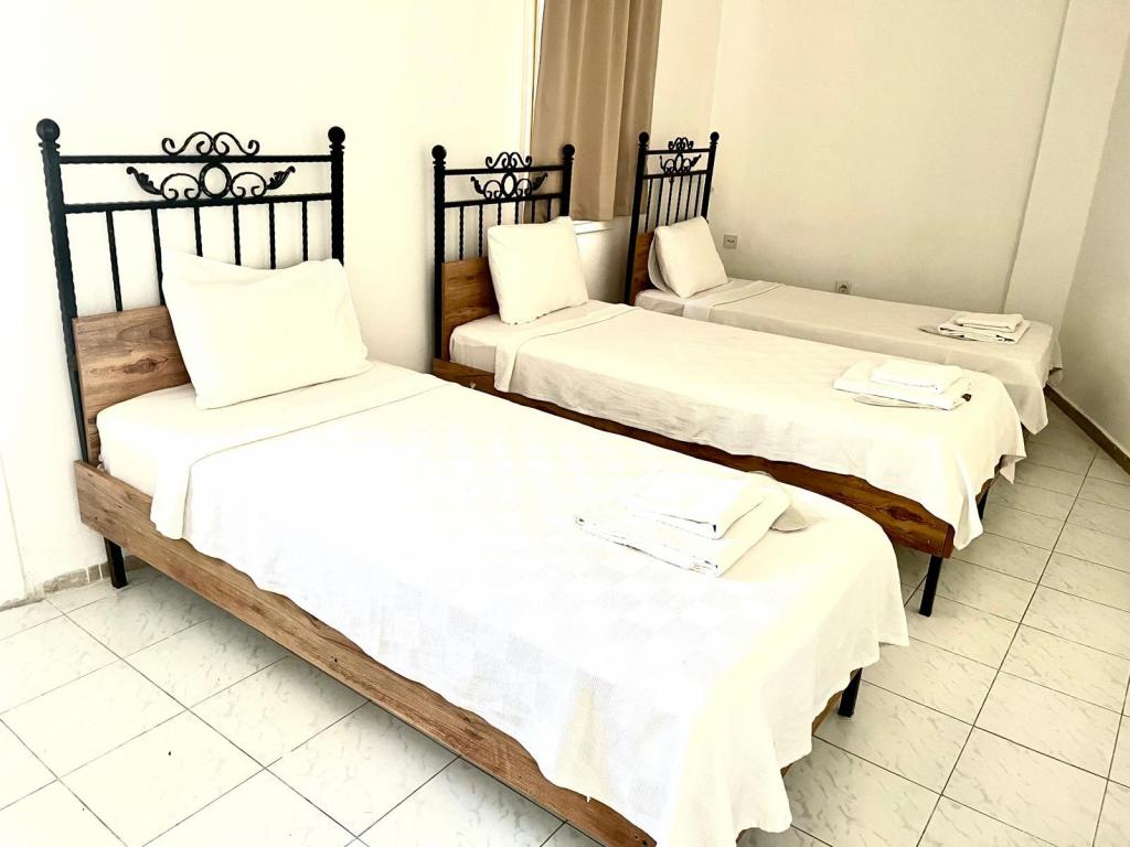 Triple,Çeşme Kısmi Marina Manzaralı,1. Kat
