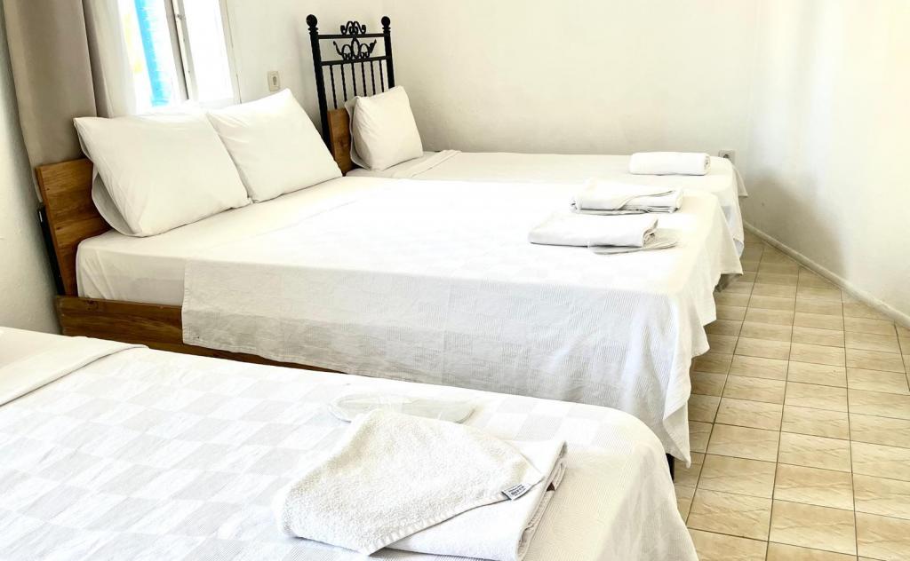 Triple Oda - Üç Ayrı Yataklı ,Çeşme Marina Manzaralı,2. Kat Balkonlu