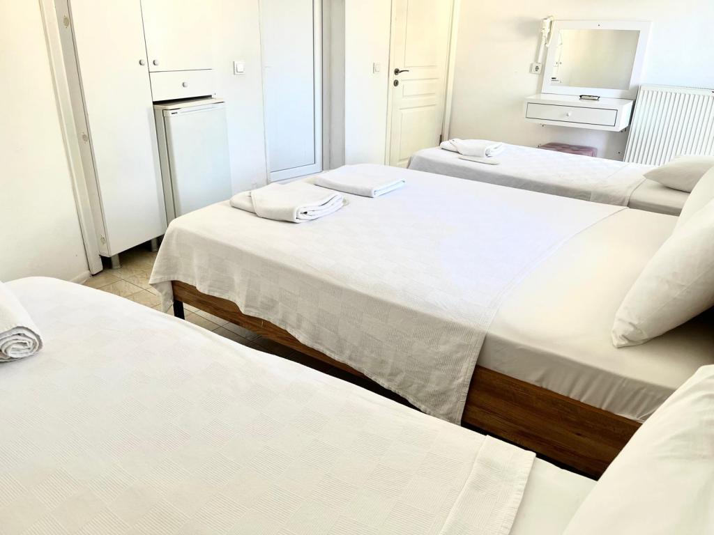 Triple Oda - Üç Ayrı Yataklı ,Çeşme Marina Manzaralı,2. Kat Balkonlu