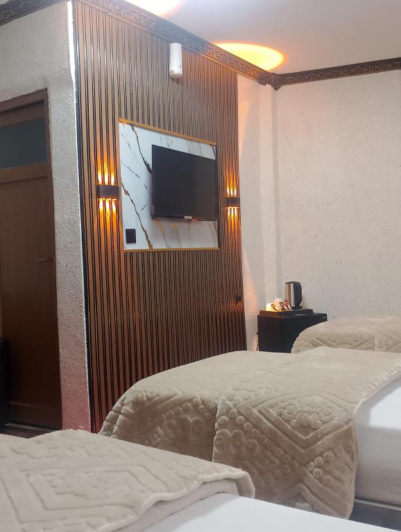 Triple,Şehir Manzaralı