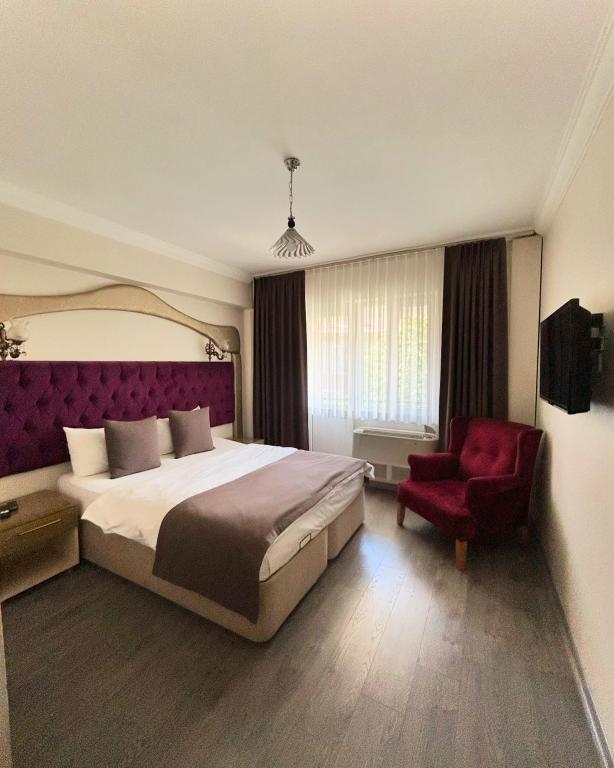 Triple,Bahçe Manzaralı,Balkonlu