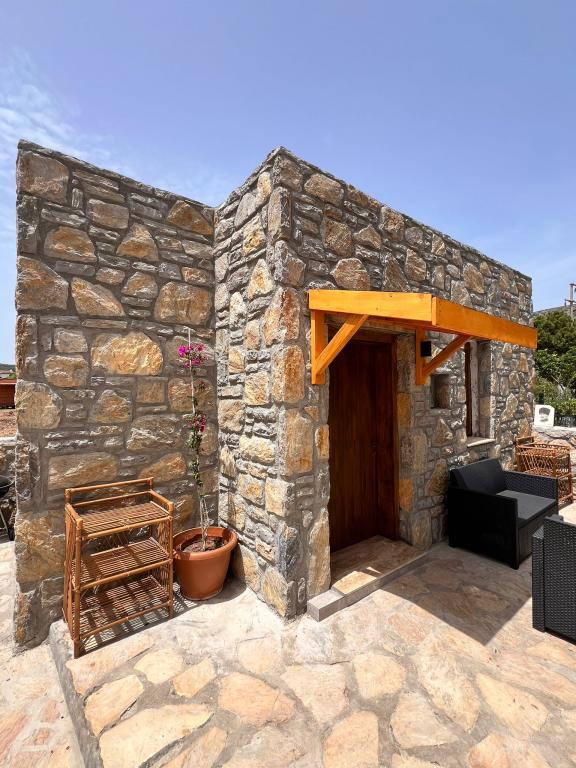 Stone Room, Garden View