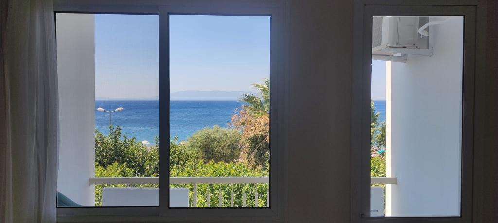 Standart Üç Kişilik Oda,Deniz Manzaralı,Balkonlu