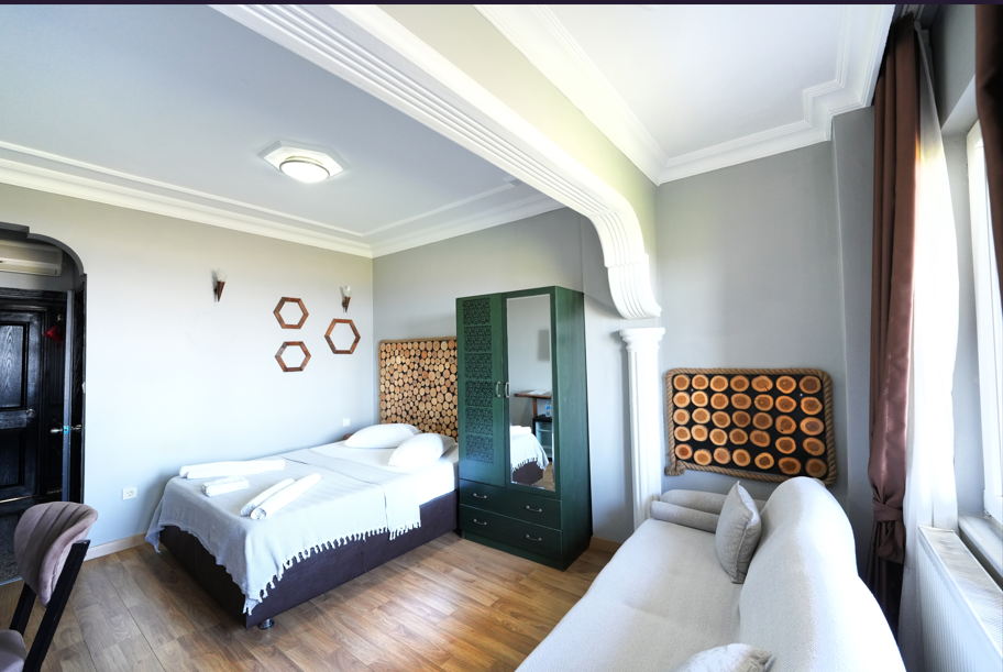 Deluxe Üç Kişilik Oda ,Deniz ve Dağ Manzaralı