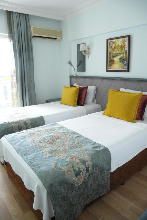 Iki Ayrı Yataklı Oda, Şehir Manzaralı