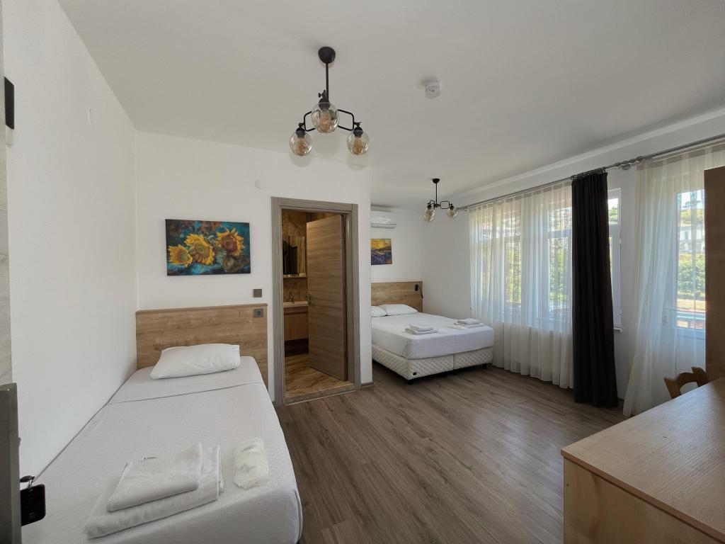 Standard Room, City View (3 Person, Balcony)
