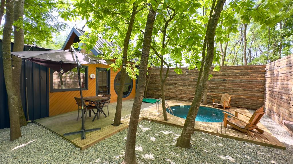 Tiny House, Pool View (Jacuzzi)