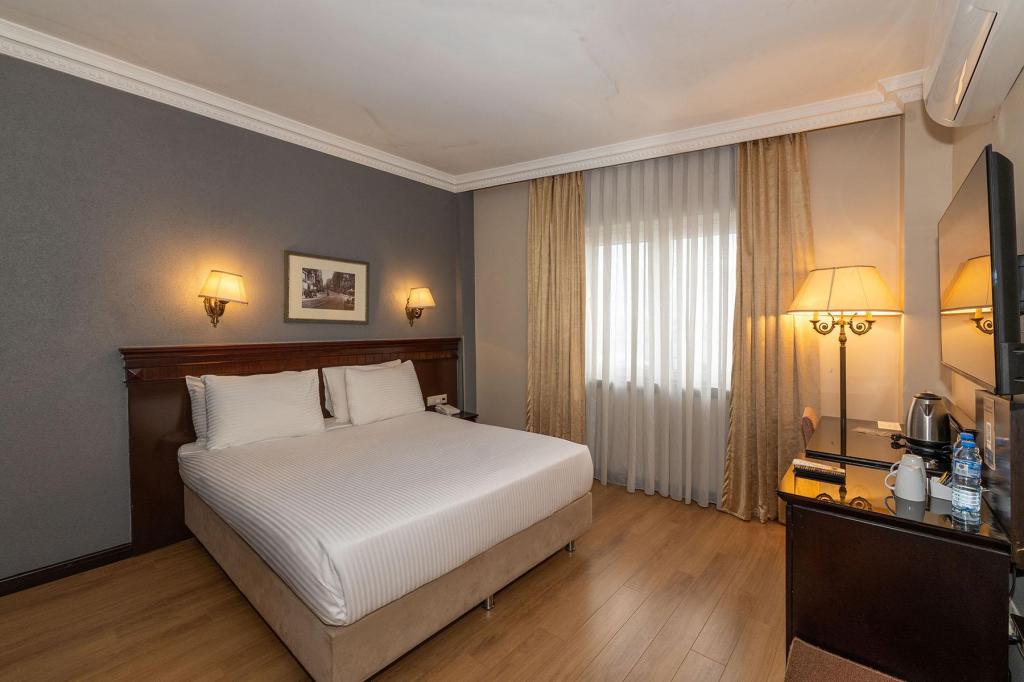 Standart Oda, Cadde Manzaralı