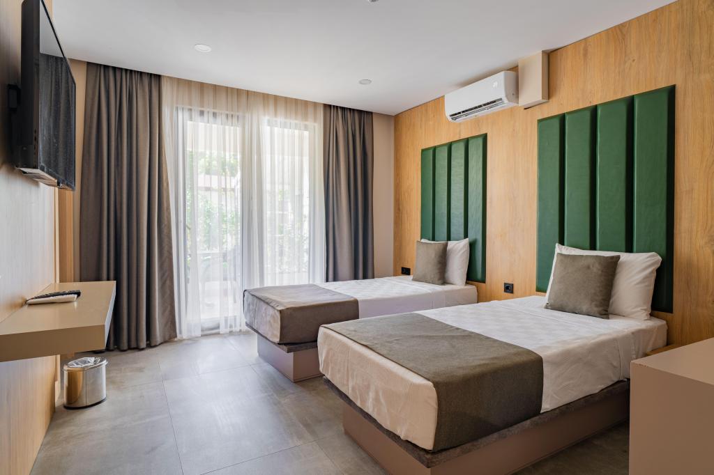 Corner Deluxe Room, Garden View