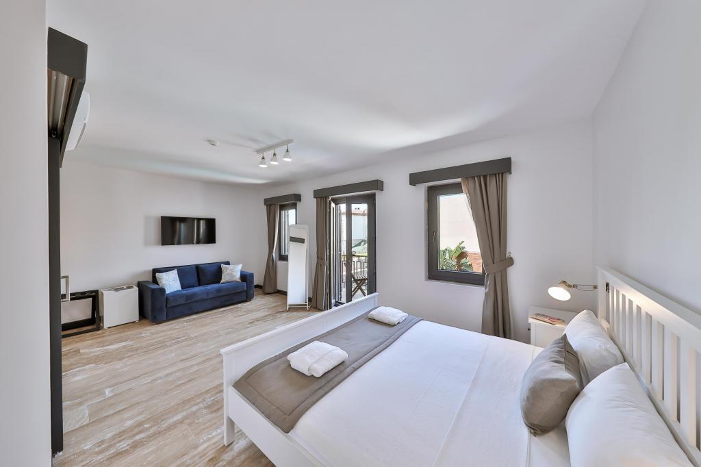 Deluxe Oda, Bahçe Manzaralı (3 Kişilik, Balkonlu)