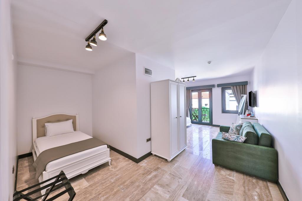 Deluxe Room, Garden View (4 Person, Balcony)