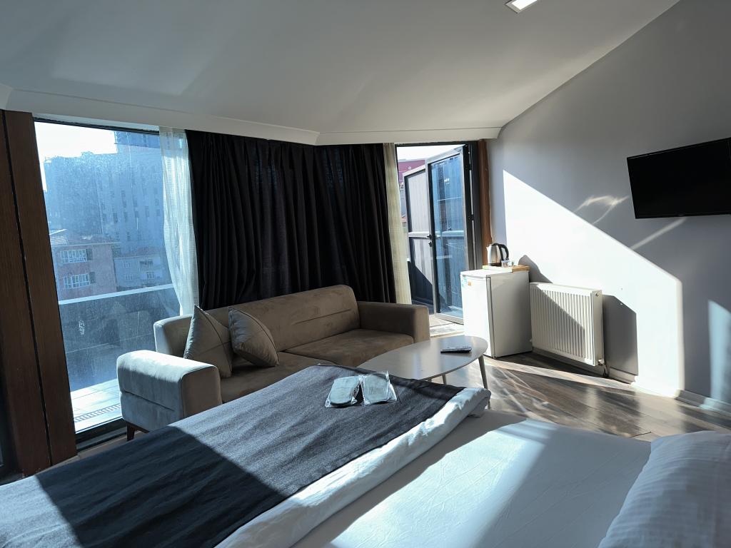 Standard Room, City View (Balcony)