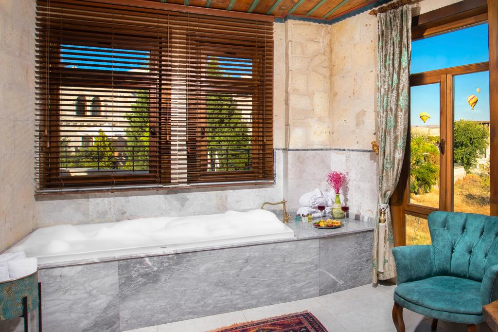 Panoramic Suite,Jakuzili ve Teraslı
