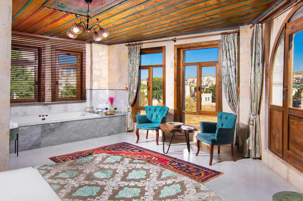Panoramic Suite,Jakuzili ve Teraslı