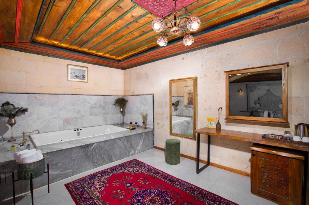 Superior Suite,Avlu Manzaralı,Jakuzili