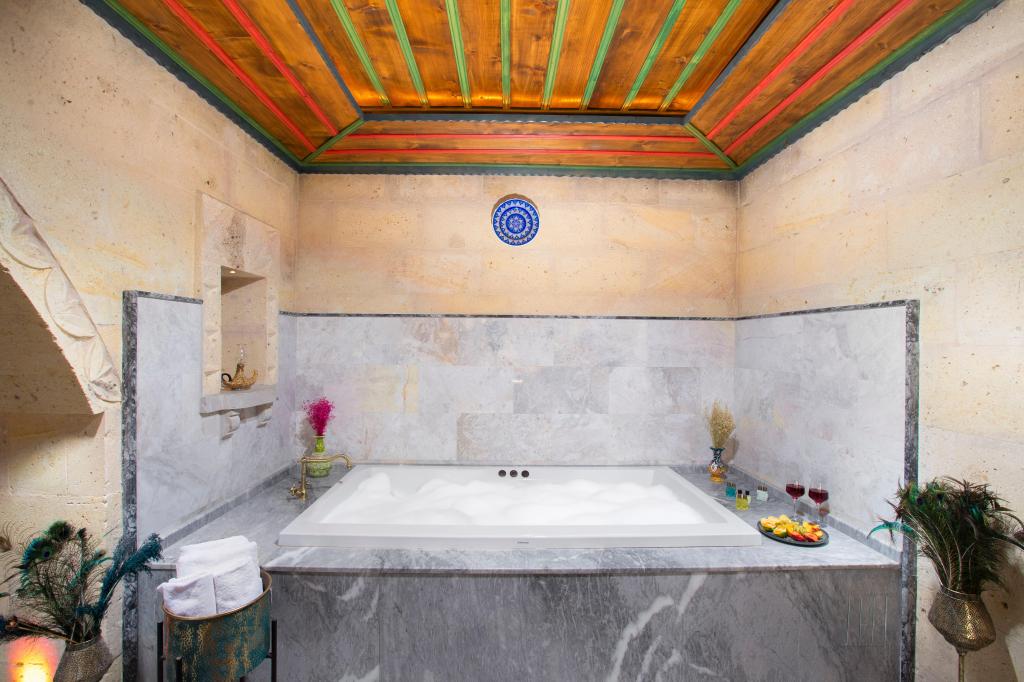 Superior Suite,Avlu Manzaralı,Jakuzili