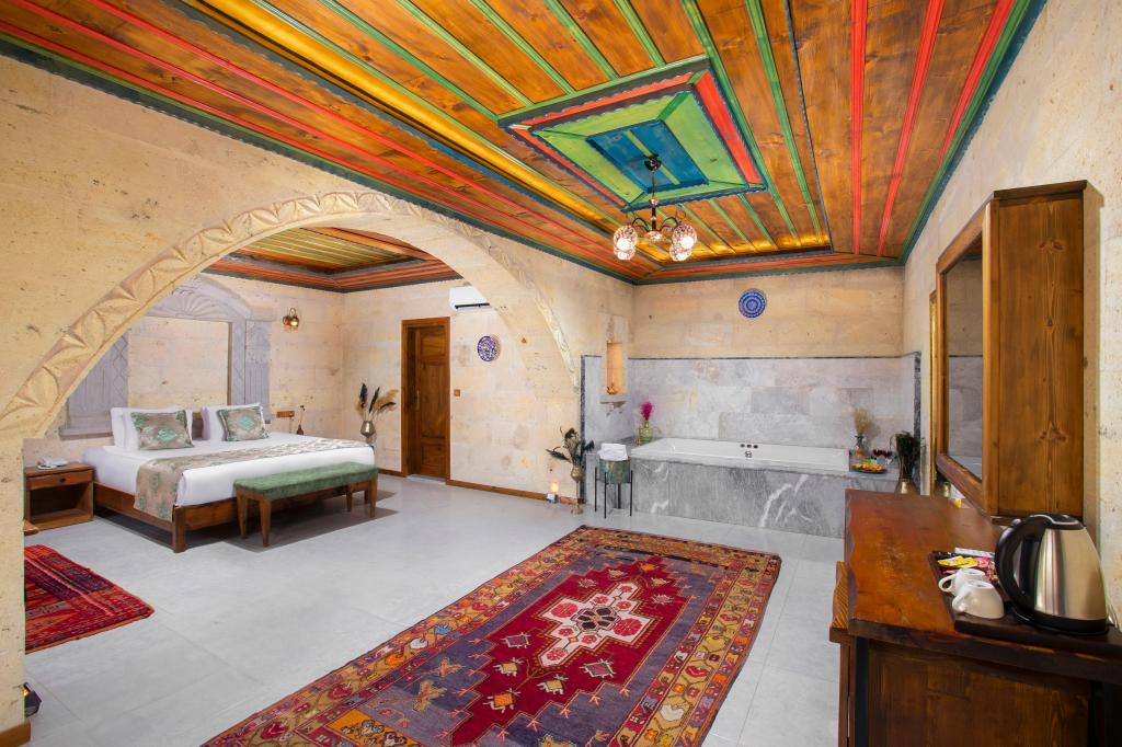 Superior Suite,Avlu Manzaralı,Jakuzili