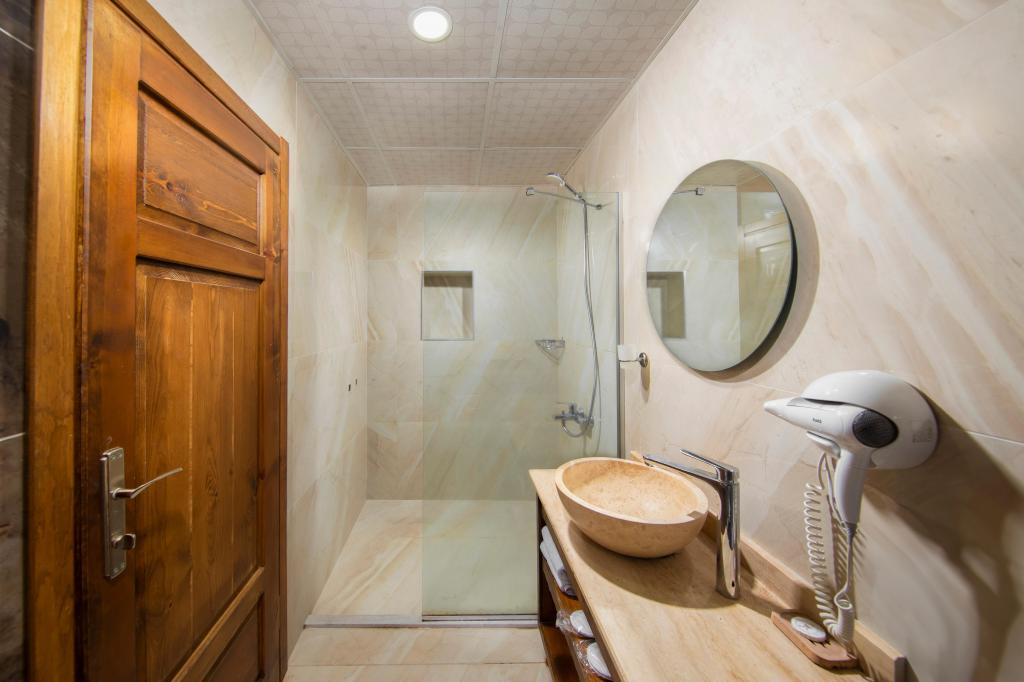 Superior Suite,Avlu Manzaralı,Jakuzili