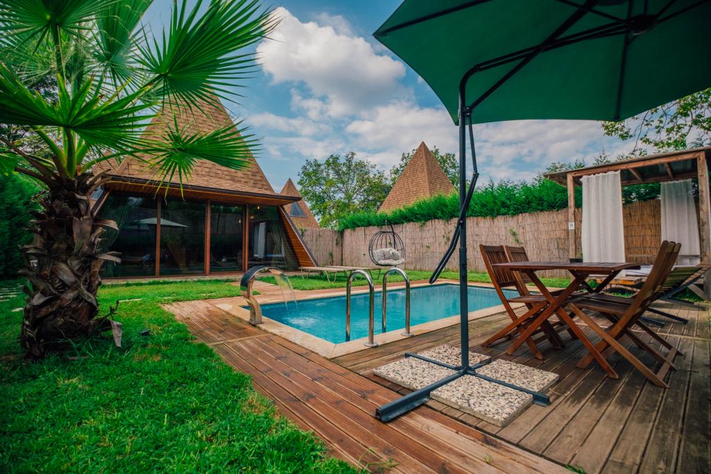 Bungalov, Bahçe Veya Havuz Manzaralı