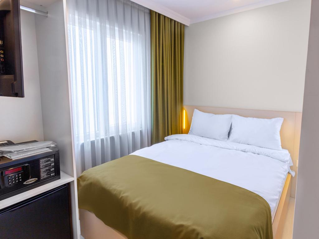 Economy Room, Viewless