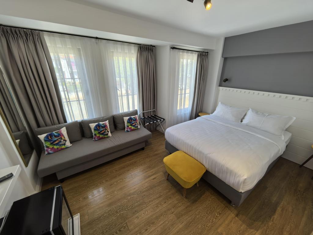 Standart Oda, Cadde Manzaralı (4 Kişilik)