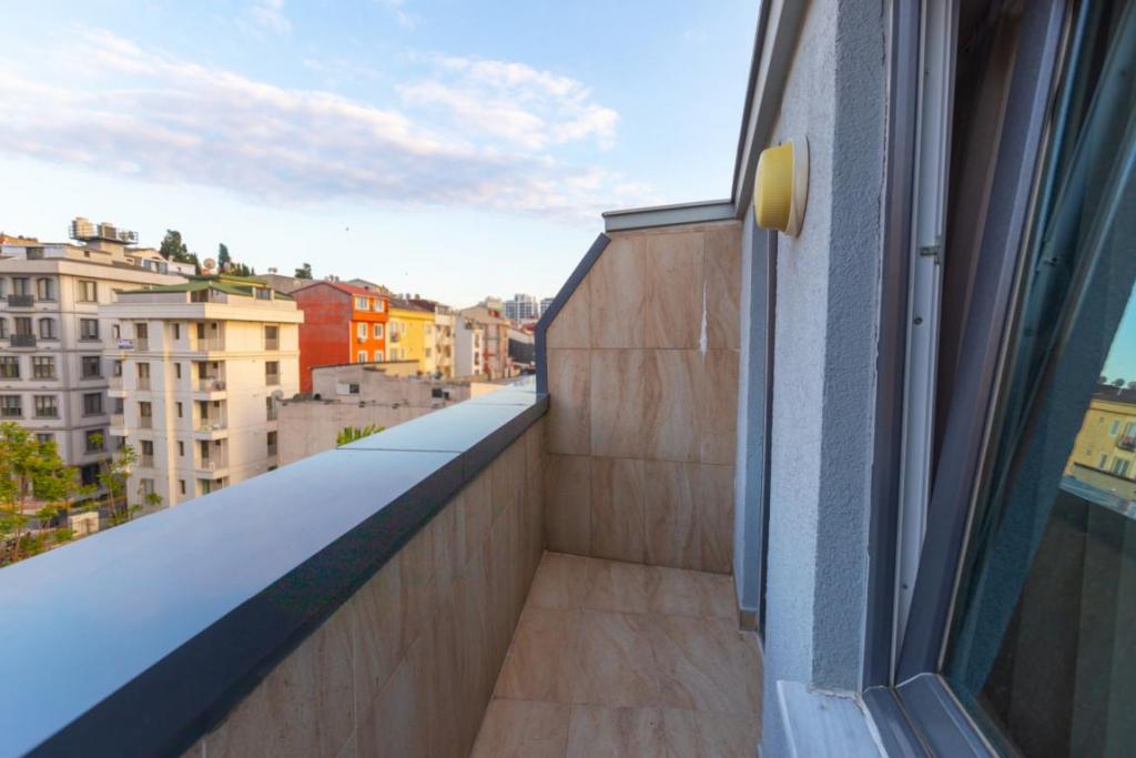 Family Room, City View (Balcony)