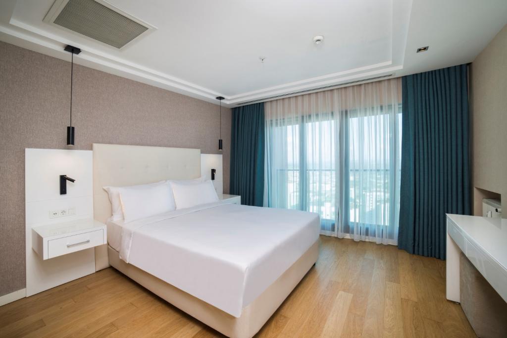 Bağlantılı Oda, Şehir Manzaralı