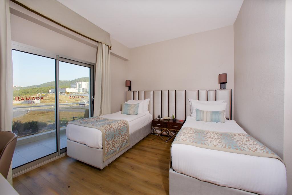 Iki Ayrı Yataklı Oda, Şehir Manzaralı