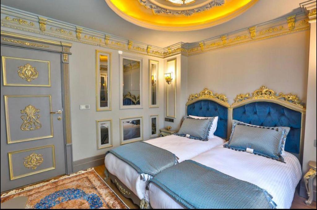 Suite Room, Street View (Balcony)