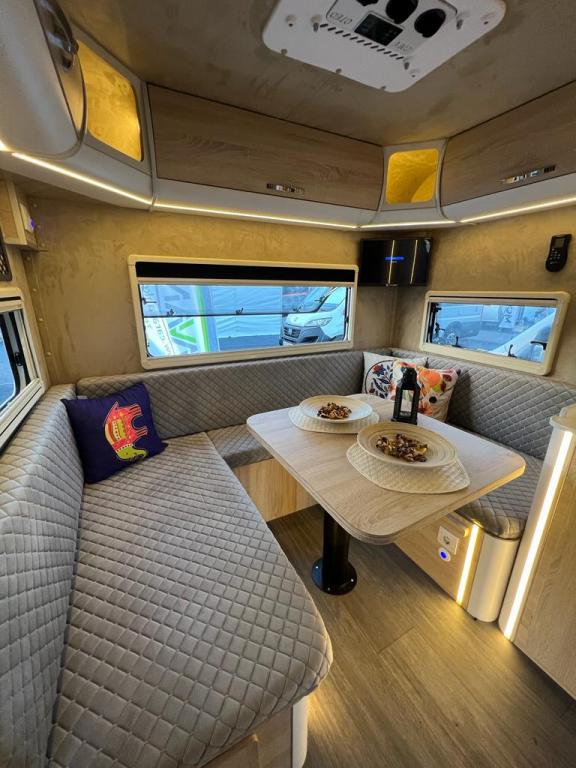 Karavan, Kısmi Deniz Manzaralı