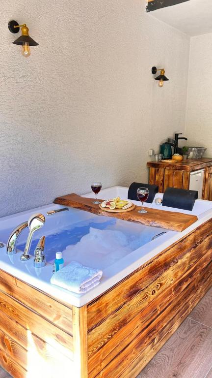 Business Room, River View (Jacuzzi)