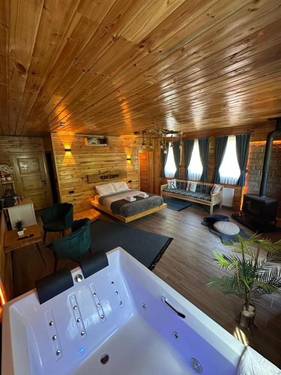 Standard Room, River View (4 Person, Jacuzzi)