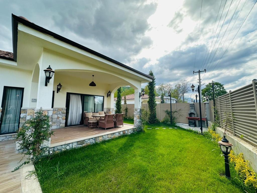 2+1 Villa,bahçe Manzaralı,isıtmalı Özel Havuzlu