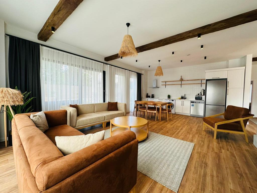 2+1 Villa,bahçe Manzaralı,isıtmalı Özel Havuzlu