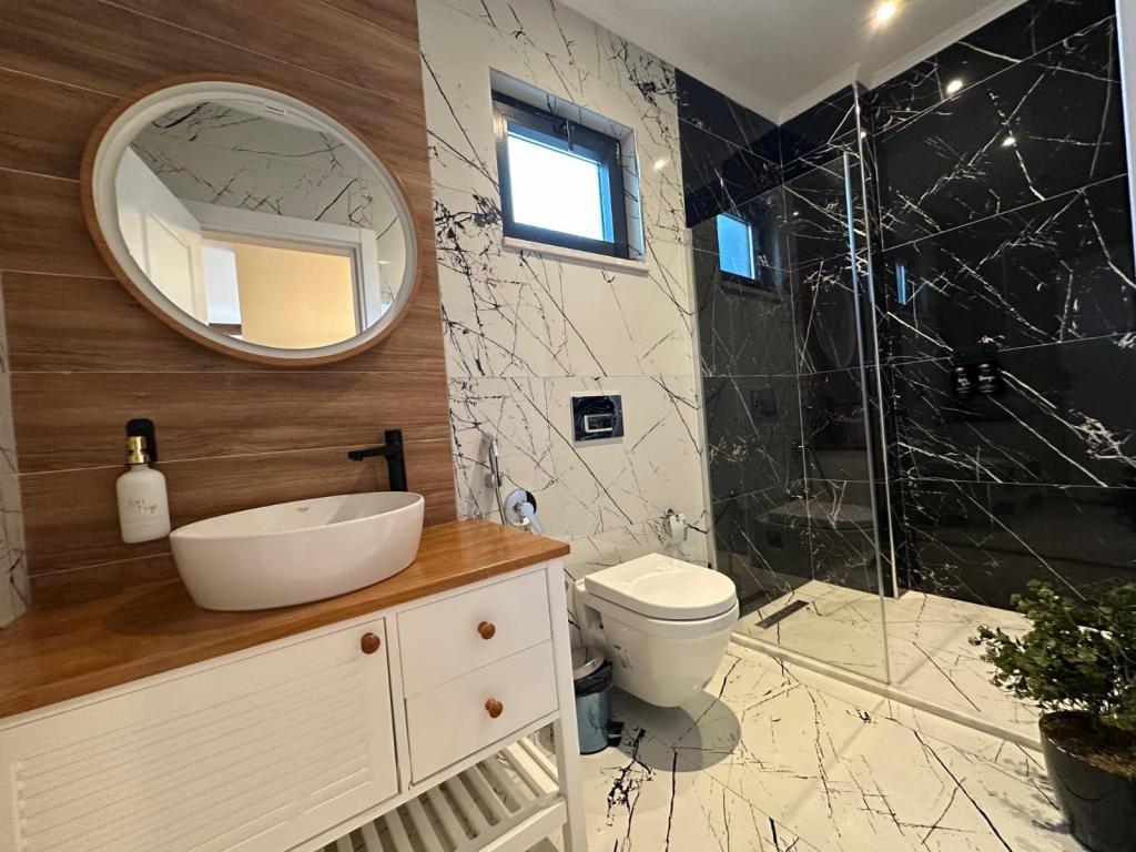 2+1 Villa,bahçe Manzaralı,isıtmalı Özel Havuzlu