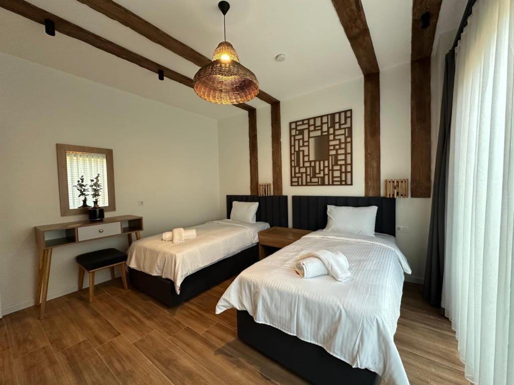 2+1 Villa,bahçe Manzaralı,isıtmalı Özel Havuzlu