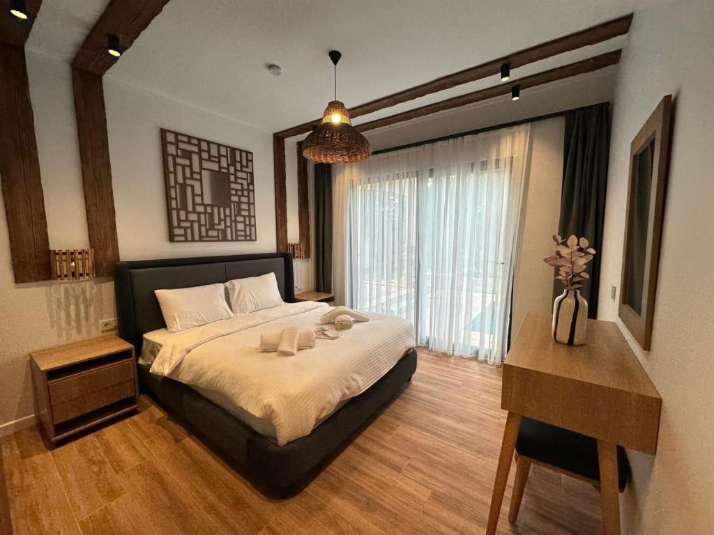 2+1 Villa,bahçe Manzaralı,isıtmalı Özel Havuzlu