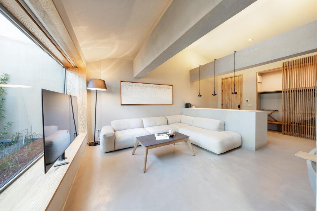Balcony Room