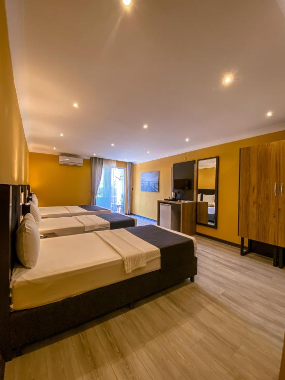Standard Room, Sea View (4 Person, Balcony)
